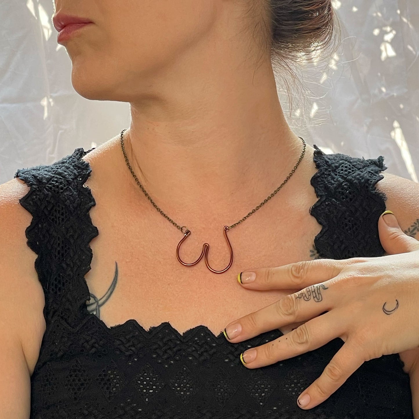 BUTT NECKLACE
