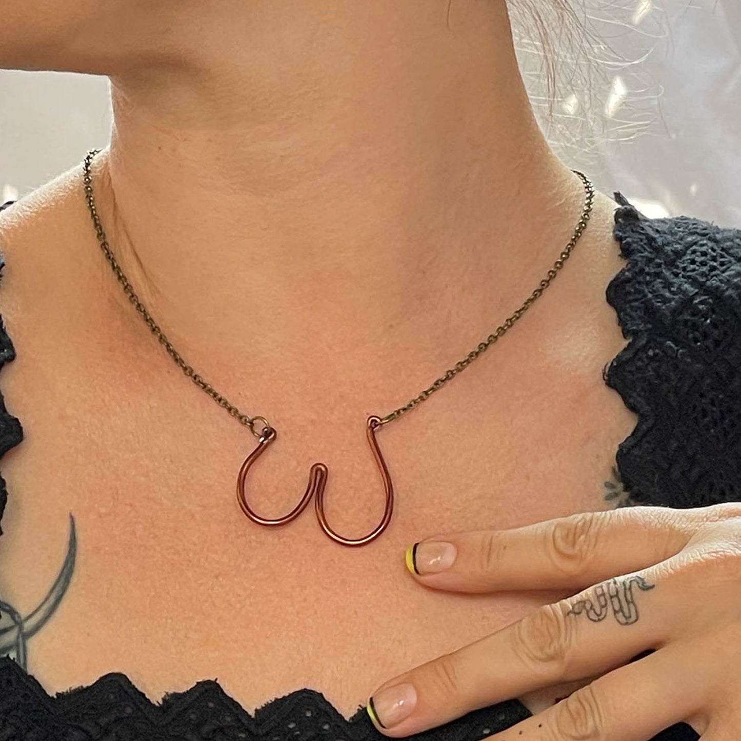 BUTT NECKLACE